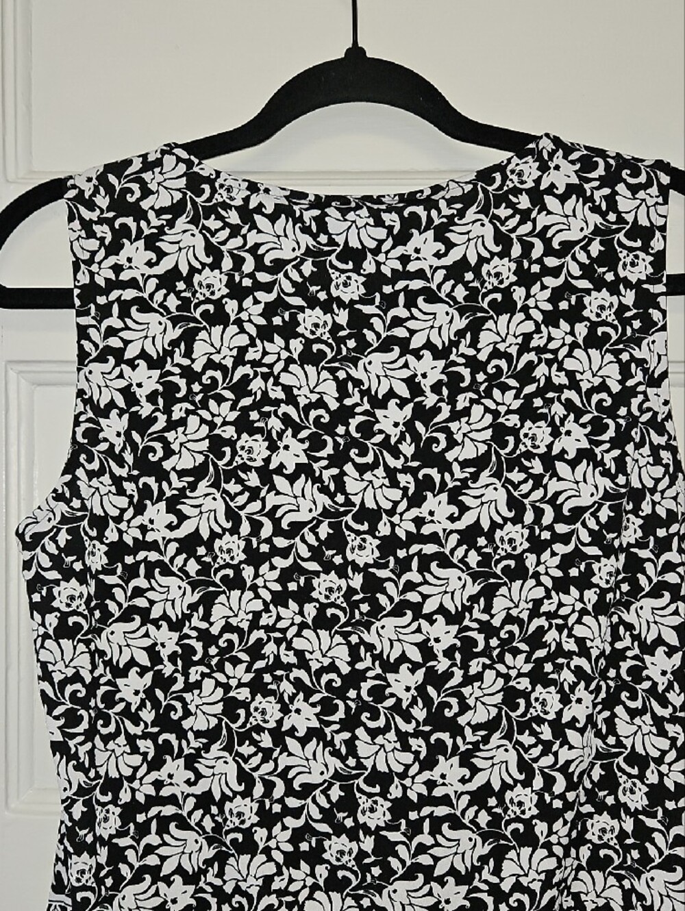 WHBM Black and White Floral Border Tank Top Med - Picture 6 of 8